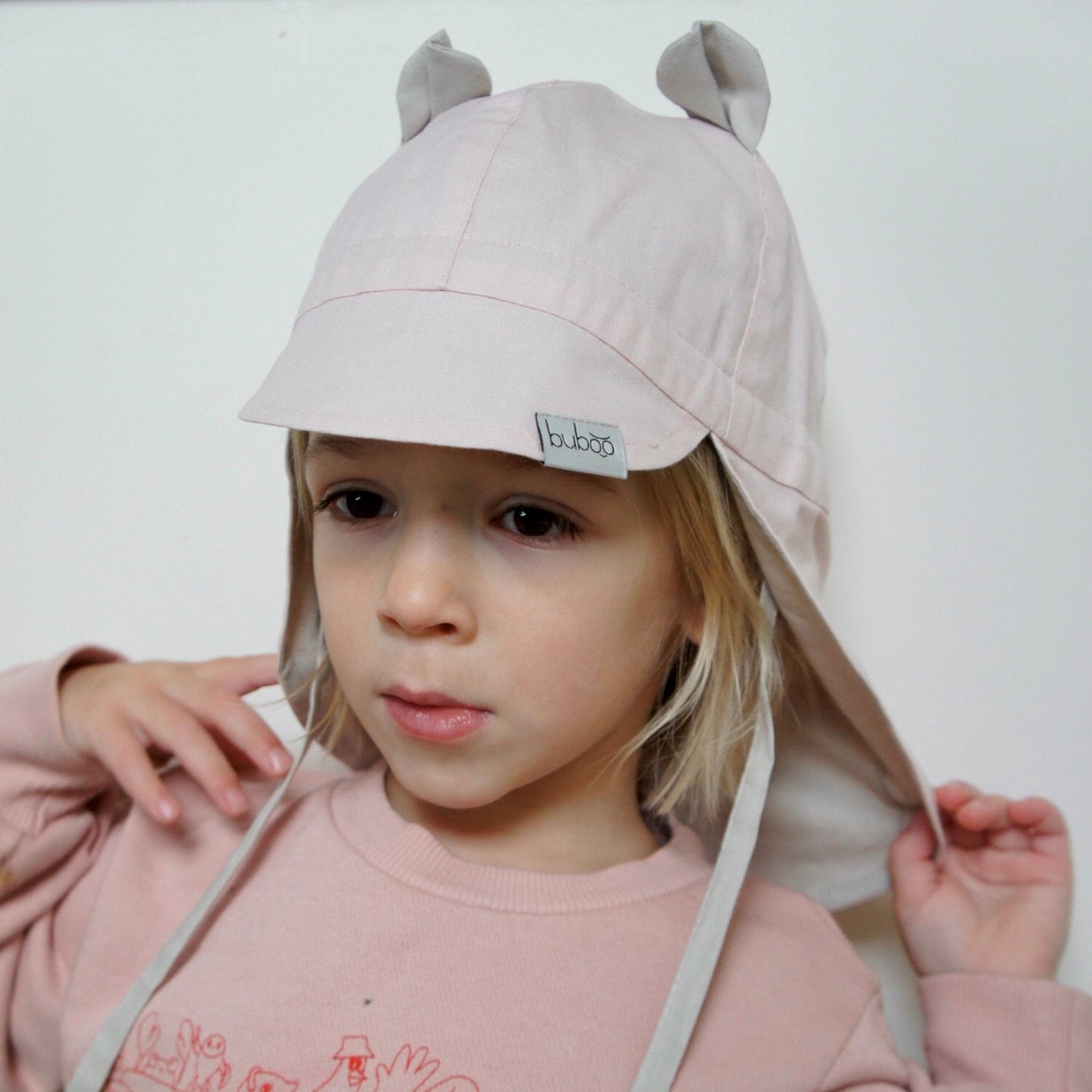 BEAR vasarinė vaikiška kepurė su snapeliu raišteliais ir kaklo apsauga (100% medvilninė) rožinė pudra