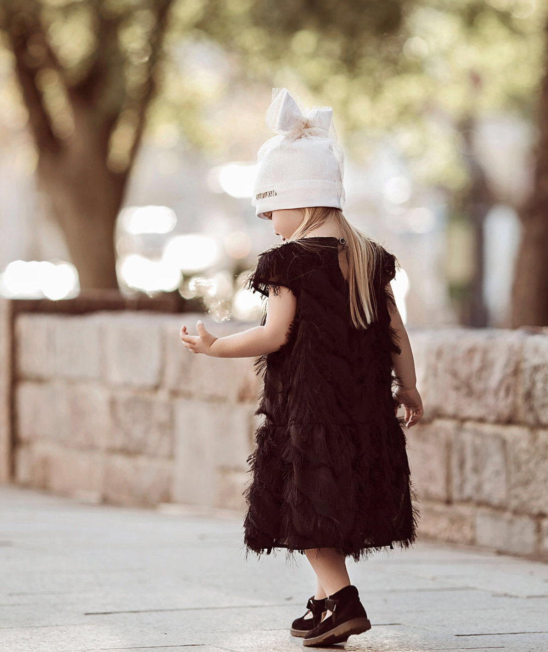Extremely stylish girl beanie with a tulle FASHIONISTA white/golden