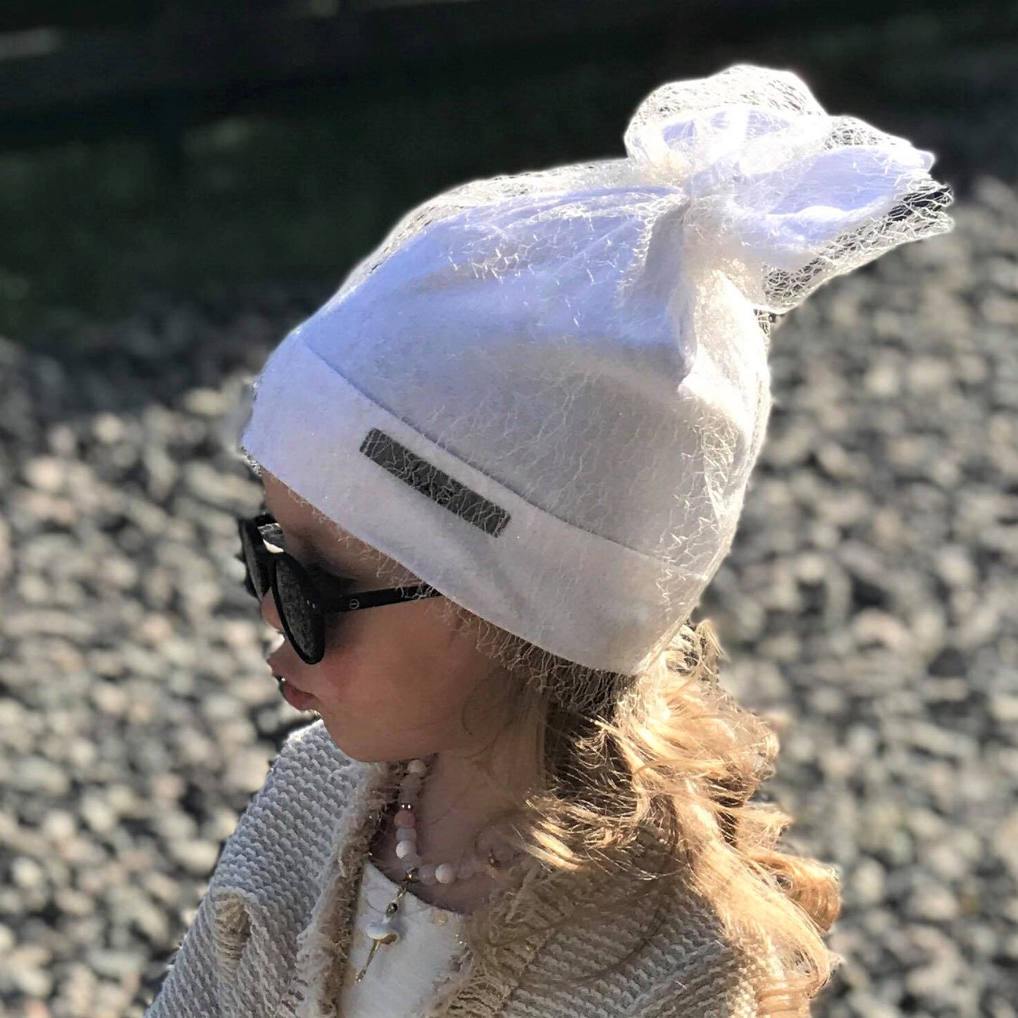 Extremely stylish girl beanie with a tulle FASHIONISTA white/golden