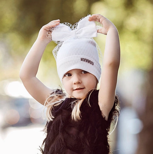 Extremely stylish girl beanie with a tulle FASHIONISTA white
